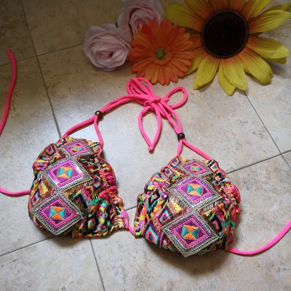 BRAND NEW Bikini Top! - Picture 3 of 11